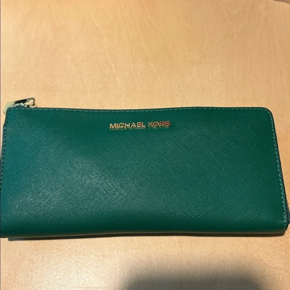 Michael Kors Jet Set Travel Large Saffiano Leather Quarter-Zip Wallet